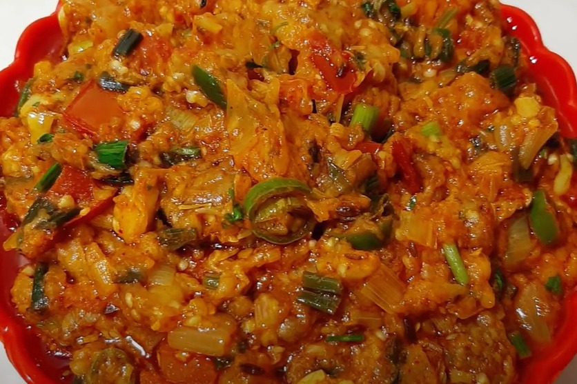 રિંગણ નું ભરથું મિક્સ વેજ સાથે (ઓળો)